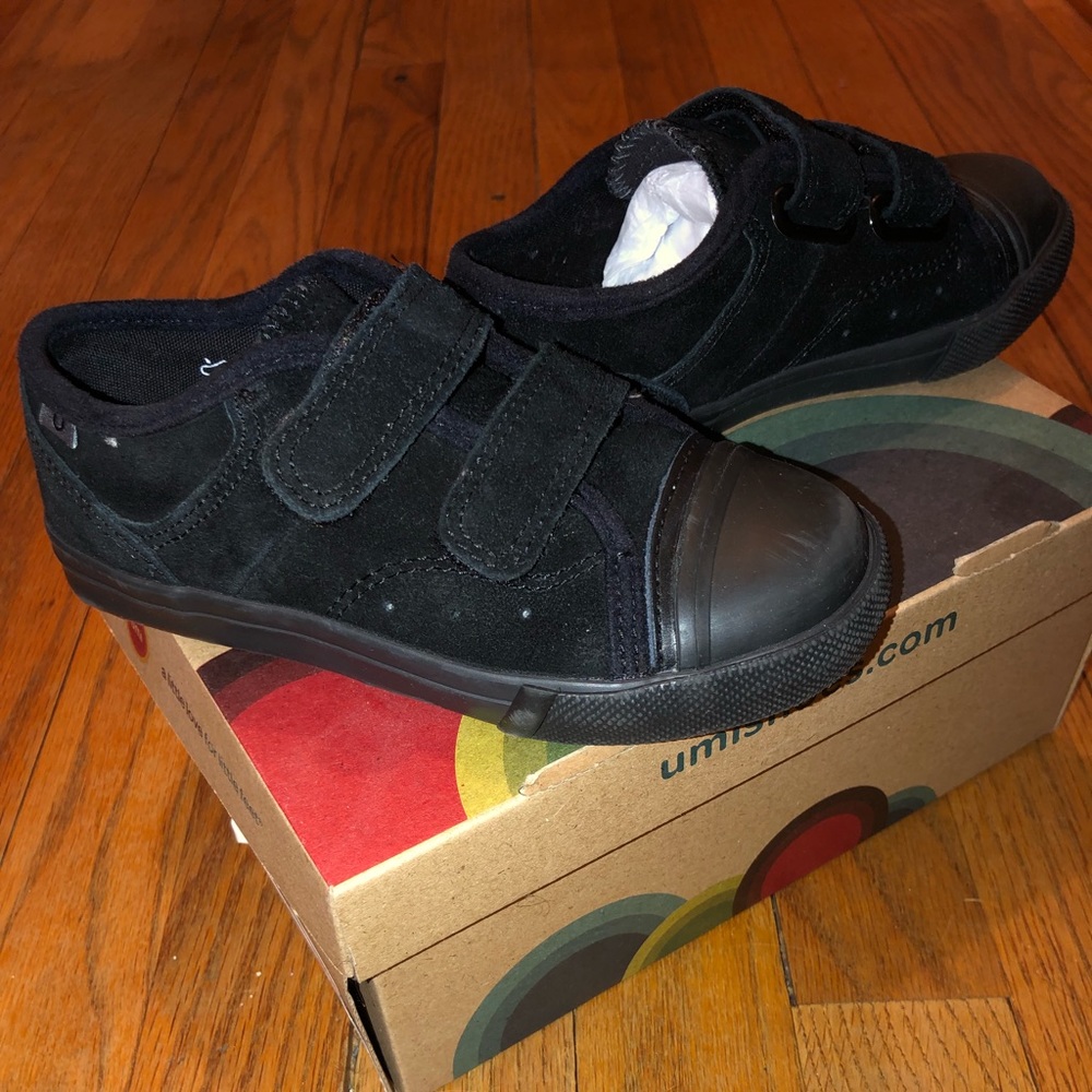 UMI Boys Black “Cruz” Velcro Sneakers size 10.5US